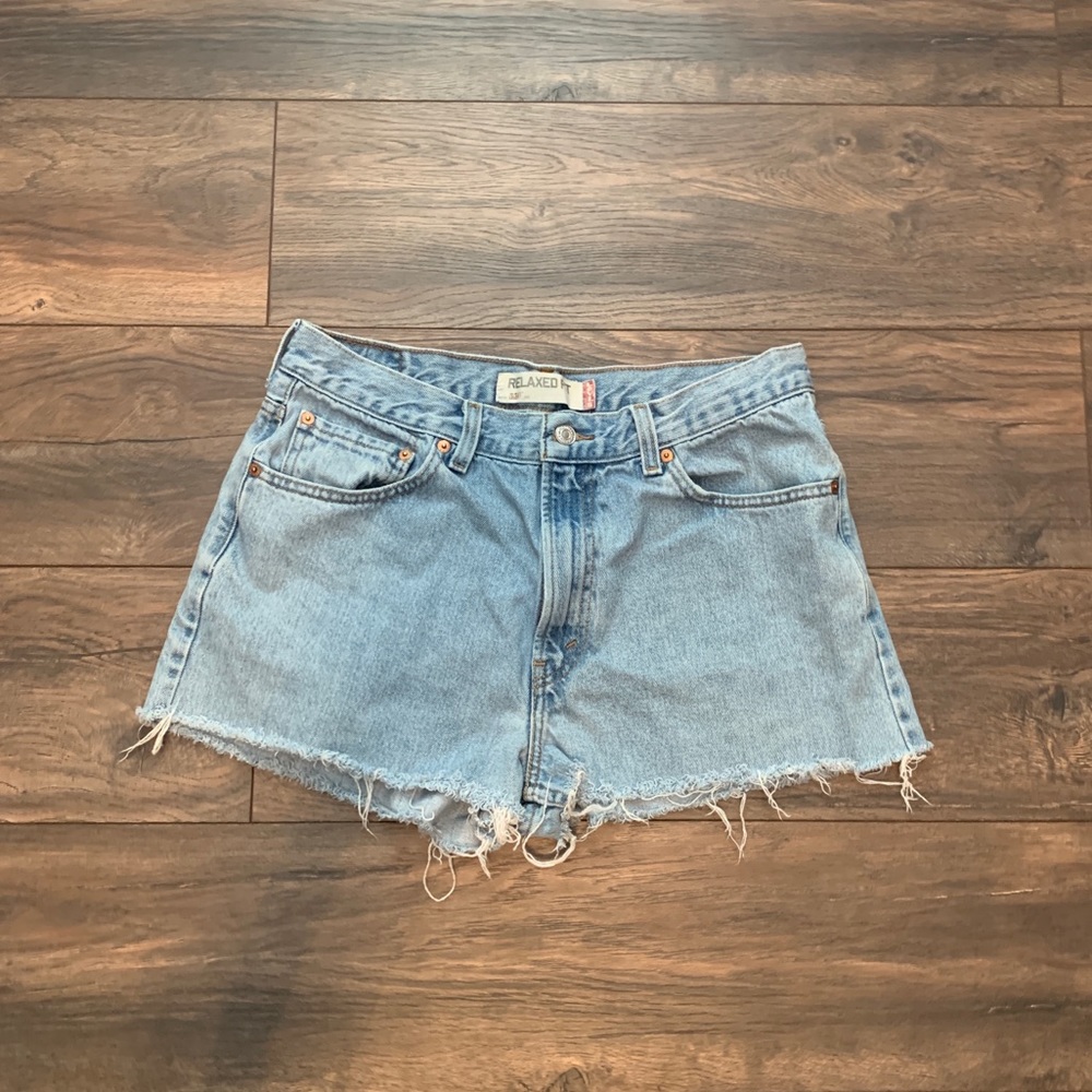 Levi’s 550 shorts! Waist is a 34 but would wear when I was a 27 waist!